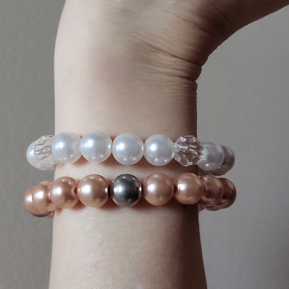 Vintage Set of Two Faux Pearl Stretch Bracelets! - Picture 2 of 5